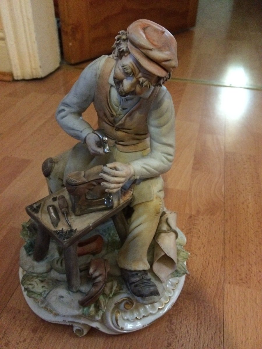 Help Please ?Capodimonte Cobbler Figure | Artifact Collectors