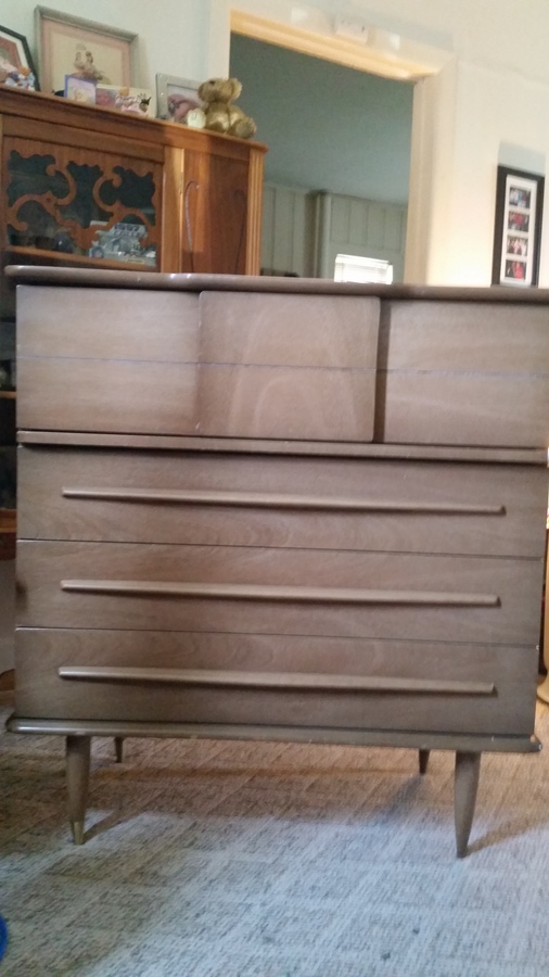 I Bought A Dresser At A Yard Sale Yesterday 4 Drawers Says United
