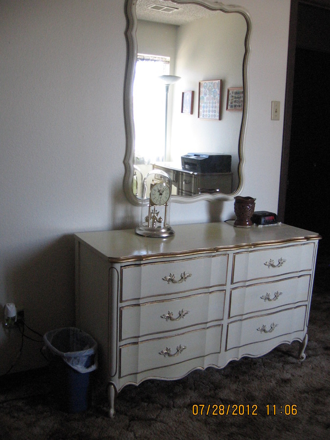 I Have A Dixie Antique White With Gold Trim Dresser Mirror In