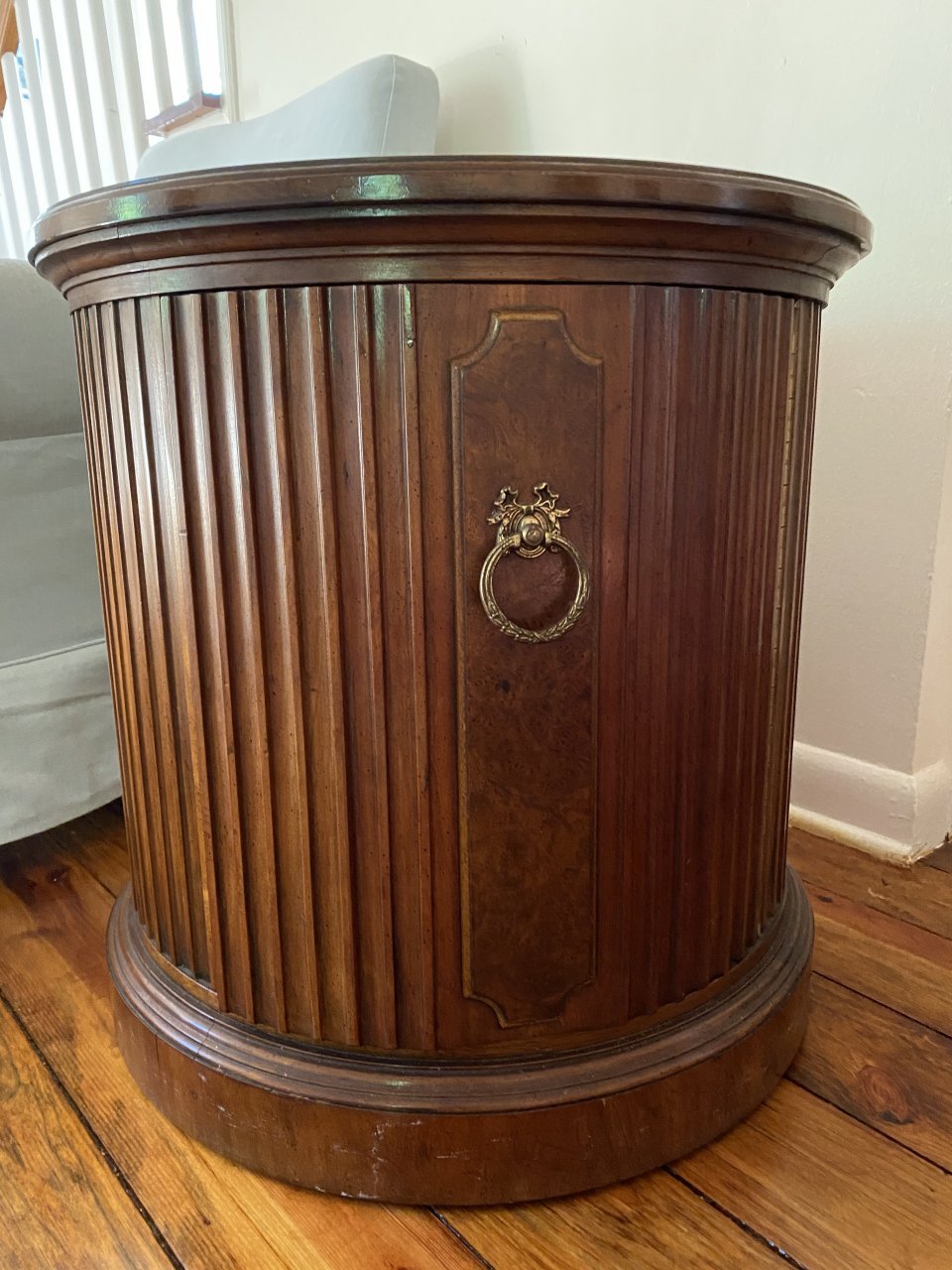 Round Cabinet Drexel Heritage? | My Antique Furniture Collection