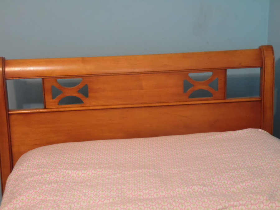 I Have A Late 1940&#039;s Early 1950&#039;s Rock Maple Twin Bed And Matching