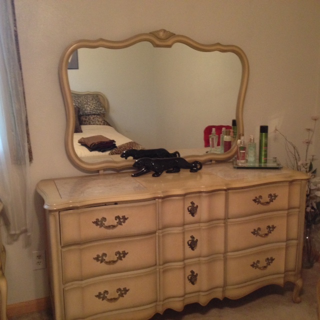 I Have A Drexel Heritage White French Provincial Bedroom