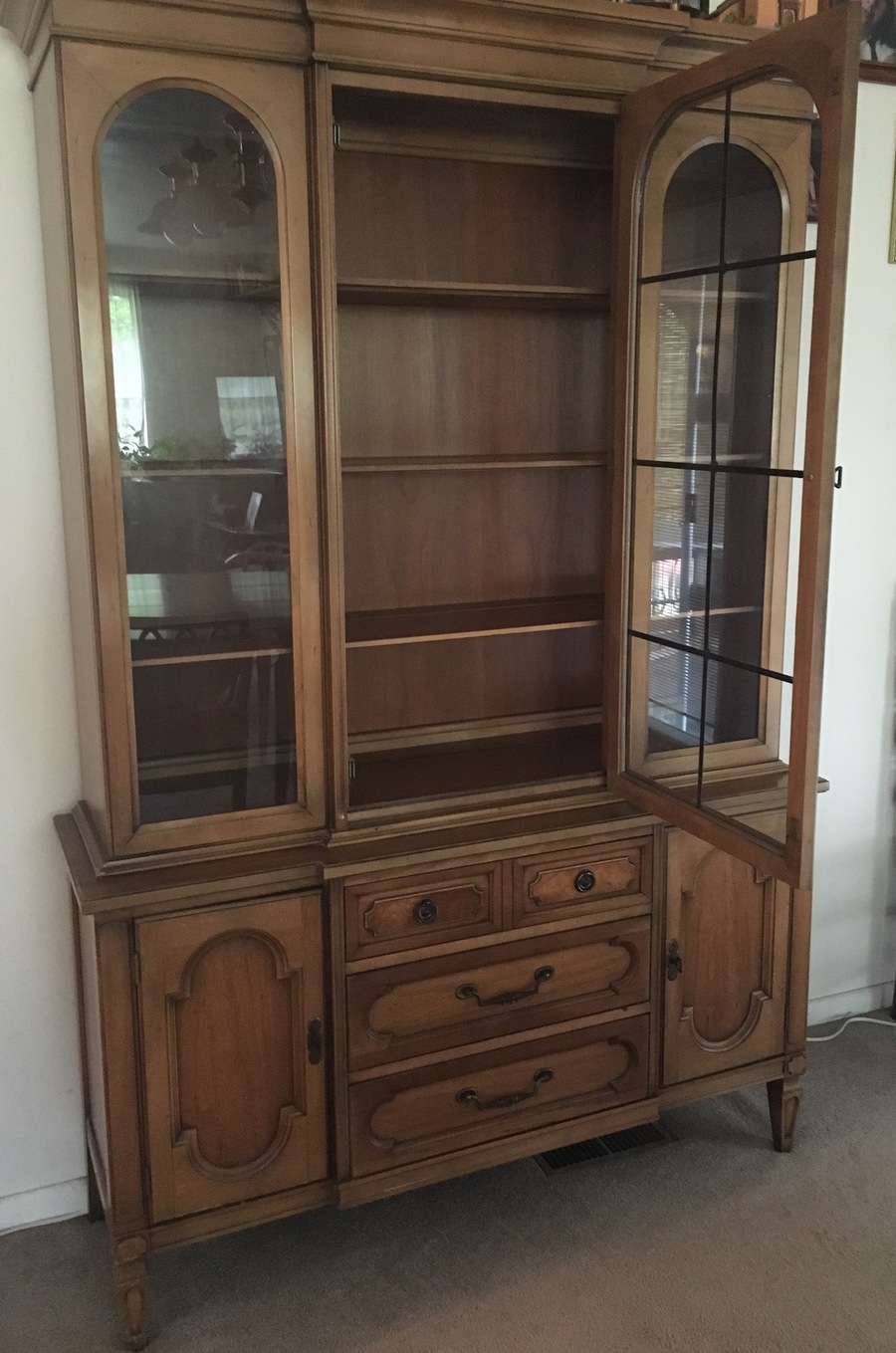 Hello, I Would Like To Sell This Beautiful Hutch And
