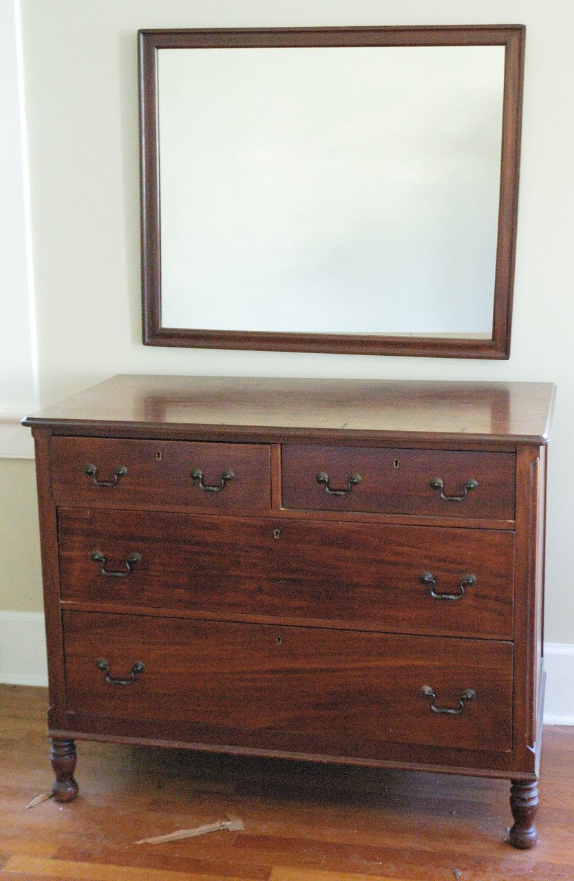 Sligh Furniture Co Grand Rapids Mahogany Chest Of Drawers And