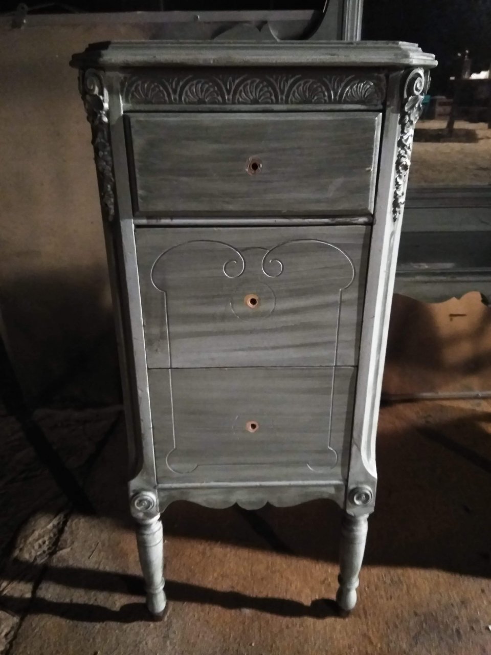 Antique White Furniture Co. Vanity Info | My Antique Furniture Collection