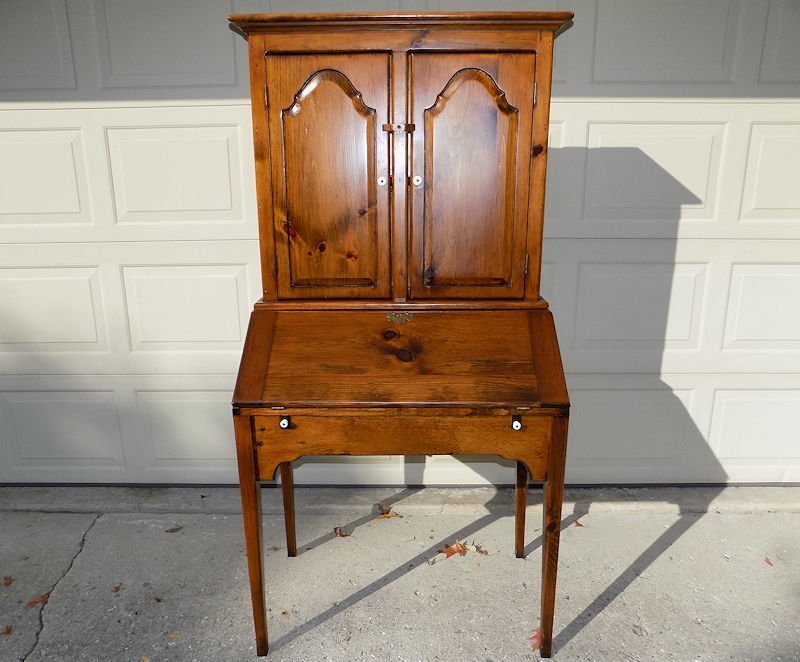 Vintage Secretary Desk With Hutch - Pin On Design Country ...